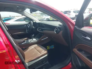 2021 Alfa Romeo Stelvio z VIN ZASPAJAN7M7D08508, wystawiony jako IAAI lot #42206372 z przebiegiem 56 459 mil mil oraz . Historia ofert i sprzedaży dostępna na DreamBid. Obrazek 5.