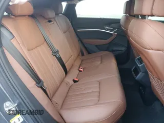 2024 Audi Q8 e-tron z VIN WA16AAGE0RB028245, wystawiony jako Copart lot #76139614 z przebiegiem 15 330 mil mil oraz Szkody całkowita. Historia ofert i sprzedaży dostępna na DreamBid. Obrazek 11.