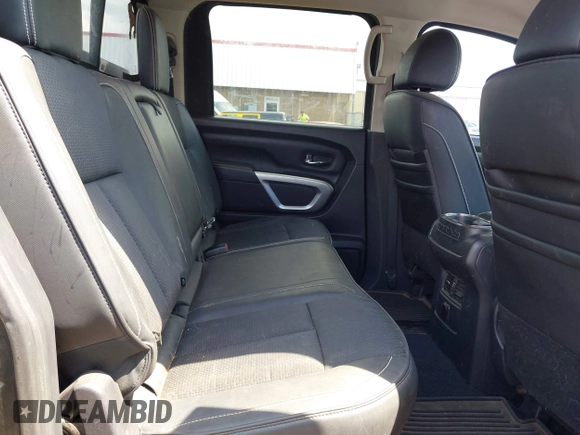 2017 Nissan Titan Platinum Reserve z VIN 1N6AA1F43HN500781, wystawiony jako IAAI lot #42220311 z przebiegiem 133 612 mil mil oraz . Historia ofert i sprzedaży dostępna na DreamBid. Obrazek 8.