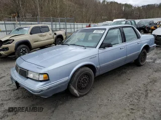 1994 Oldsmobile Cutlass Ciera S z VIN 1G3AG55M1R6362731, wystawiony jako Copart lot #83832424 z przebiegiem 145 973 mil mil oraz Szkody całkowita. Historia ofert i sprzedaży dostępna na DreamBid. Obrazek 1.