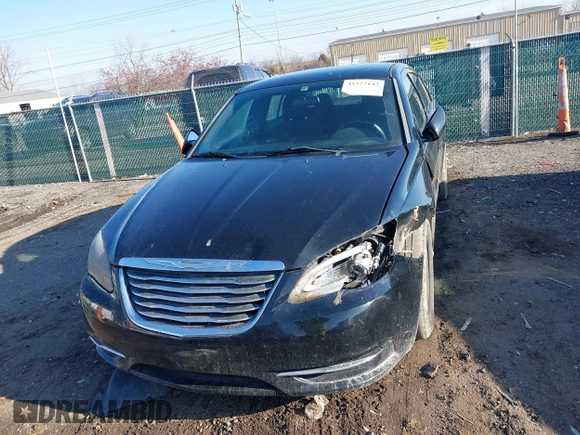 2014 Chrysler 200 LX z VIN 1C3CCBAB0EN146350, wystawiony jako IAAI lot #41527142 z przebiegiem 134 412 mil mil oraz . Historia ofert i sprzedaży dostępna na DreamBid. Obrazek 12.