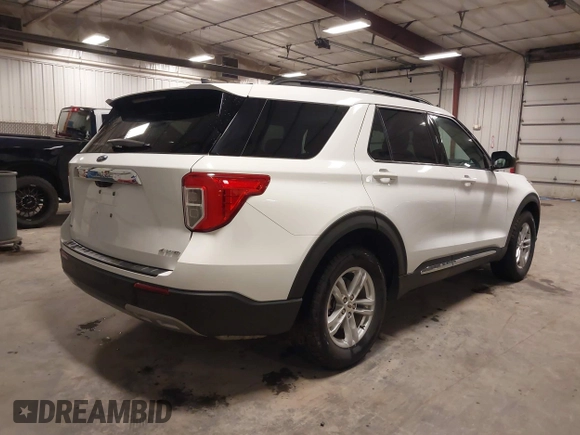 2022 Ford Explorer XLT z VIN 1FMSK8DH4NGB05636, wystawiony jako IAAI lot #42211545 z przebiegiem 55 366 mil mil oraz . Historia ofert i sprzedaży dostępna na DreamBid. Obrazek 4.