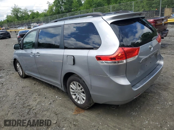 2011 Toyota Sienna XLE AAS z VIN 5TDYK3DC1BS165154, wystawiony jako Copart lot #57044235 z przebiegiem 232 461 mil mil oraz Szkoda całkowita • Salvage title. Historia ofert i sprzedaży dostępna na DreamBid. Obrazek 2.