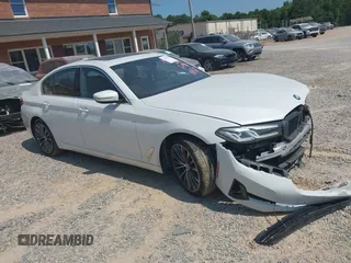 2021 BMW 5 Series 530i xDrive z VIN WBA13BJ07MWX06078, wystawiony jako IAAI lot #42591584 z przebiegiem 44 325 mil mil oraz . Historia ofert i sprzedaży dostępna na DreamBid. Obrazek 1.