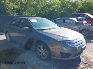2012 Ford Fusion SE z VIN 3FAHP0HA9CR171027, wystawiony jako IAAI lot #42394989 z przebiegiem 249 745 mil mil oraz . Historia ofert i sprzedaży dostępna na DreamBid. Obrazek 1.
