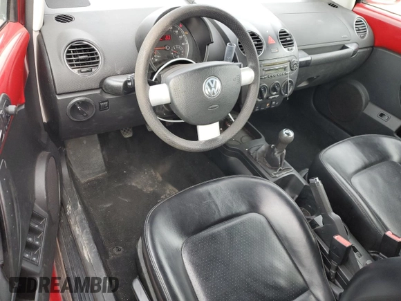 2006 Volkswagen Beetle z VIN 3VWRF31YX6M323261, wystawiony jako Copart lot #87218704 z przebiegiem 81 540 mil mil oraz Szkoda całkowita • Salvage title. Historia ofert i sprzedaży dostępna na DreamBid. Obrazek 8.