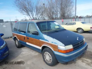 1992 Dodge Caravan z VIN 2B4GH55R1NR779706, wystawiony jako IAAI lot #41755536 z przebiegiem 113 488 mil mil oraz . Historia ofert i sprzedaży dostępna na DreamBid. Obrazek 1.