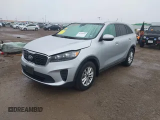 2019 Kia Sorento LX V6 with VIN 5XYPG4A51KG495866, listed as a IAAI auction lot 41599328 with 161,807 mi miles. Bid and sale history available at carsss.com. Image 2.