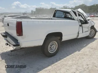 1988 Chevrolet Silverado 3500 z VIN 1GCGC34K3JE141720, wystawiony jako Copart lot #53824654 z przebiegiem 194 390 mil mil oraz Nie do naprawy. Historia ofert i sprzedaży dostępna na DreamBid. Obrazek 3.