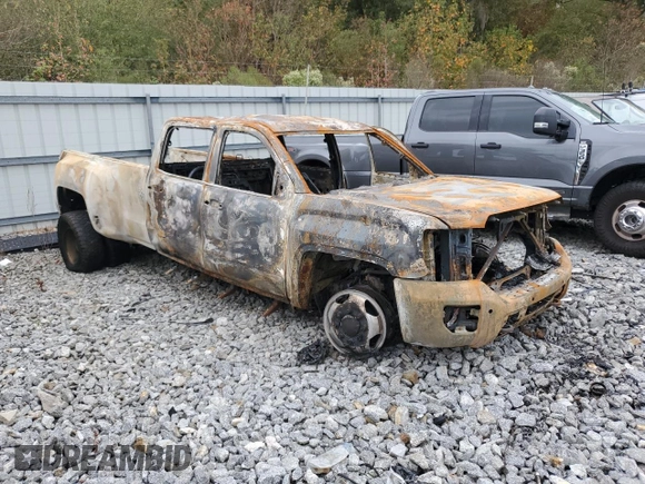2015 GMC Sierra 3500HD Denali z VIN 1GT424E85FF133280, wystawiony jako Copart lot #79125844 z przebiegiem Nie podano mil oraz Nie do naprawy • Non repairable. Historia ofert i sprzedaży dostępna na DreamBid. Obrazek 4.
