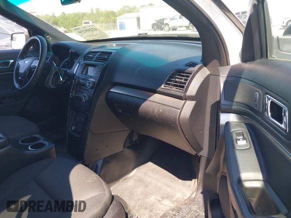 2016 Ford Police Interceptor Utility z VIN 1FM5K8AR3GGB43369, wystawiony jako IAAI lot #42209250 z przebiegiem 118 090 mil mil oraz . Historia ofert i sprzedaży dostępna na DreamBid. Obrazek 5.