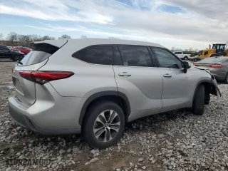 2020 Toyota Highlander XLE with VIN 5TDGZRAH6LS030621, listed as a Copart auction lot 43591905 with 130,403 mi miles and Salvage Title. Bid and sale history available at carsss.com. Image 3.