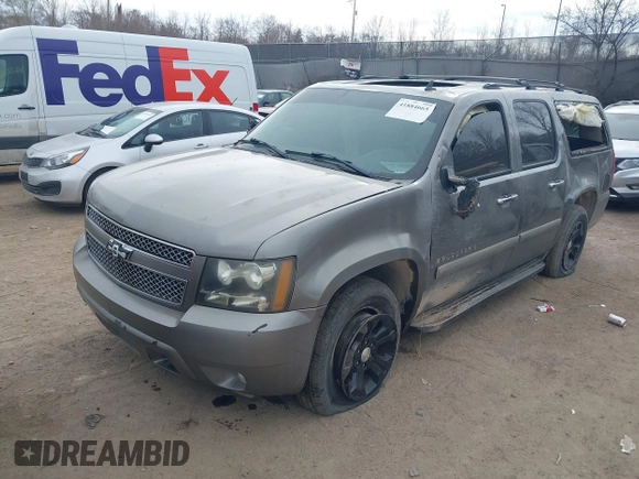 2007 Chevrolet Suburban LT with VIN 1GNFC16057R413155, listed as a IAAI auction lot 41884665 with 205,038 mi miles. Bid and sale history available at carsss.com. Image 2.