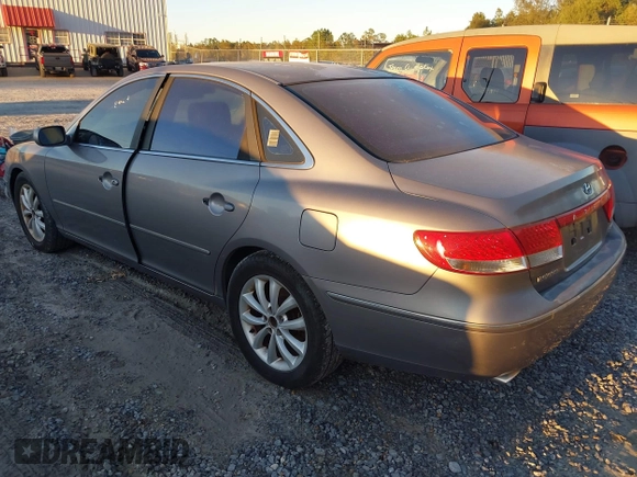 2006 Hyundai Azera SE with VIN KMHFC46F16A109232, listed as a IAAI auction lot 40932728 with 210,300 mi miles and . Bid and sale history available at DreamBid. Image 3.