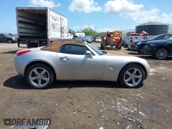 2007 Pontiac Solstice z VIN 1G2MB35B37Y137084, wystawiony jako IAAI lot #41751483 z przebiegiem 68 241 mil mil oraz . Historia ofert i sprzedaży dostępna na DreamBid. Obrazek 14.