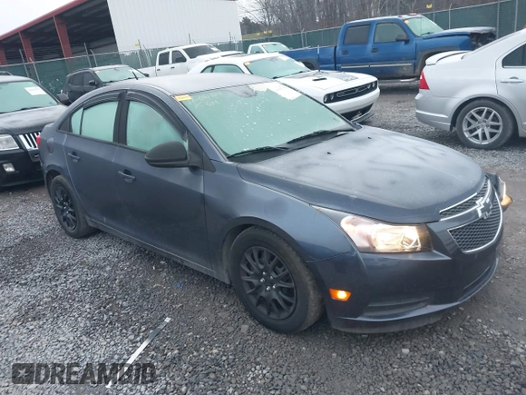 2014 Chevrolet Cruze LS z VIN 1G1PA5SG4E7201393, wystawiony jako IAAI lot #40955975 z przebiegiem 62 567 mil mil oraz . Historia ofert i sprzedaży dostępna na DreamBid. Obrazek 1.