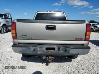 2003 GMC Sierra 1500HD SLE z VIN 1GTGC13U43F146395, wystawiony jako Copart lot #70795454 z przebiegiem 303 653 mil mil oraz Szkody całkowita. Historia ofert i sprzedaży dostępna na DreamBid. Obrazek 6.