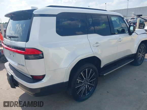 2024 Lexus GX 550 Luxury z VIN JTJVBCDX3R5013010, wystawiony jako IAAI lot #42298207 z przebiegiem 3 589 mil mil oraz . Historia ofert i sprzedaży dostępna na DreamBid. Obrazek 4.