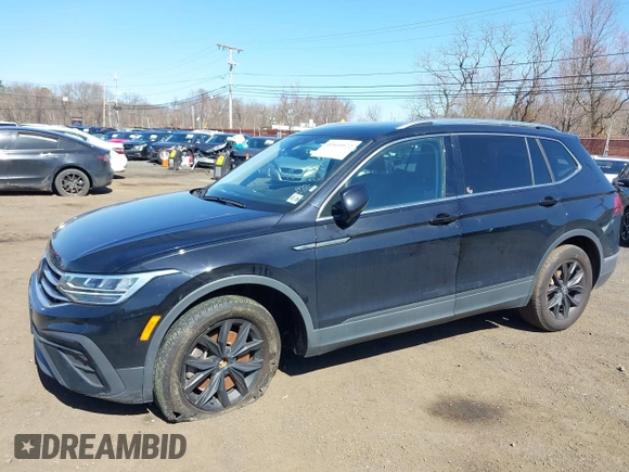 2024 Volkswagen Tiguan SE z VIN 3VVMB7AX0RM048335, wystawiony jako IAAI lot #41810972 z przebiegiem 29 467 mil mil oraz . Historia ofert i sprzedaży dostępna na DreamBid. Obrazek 17.