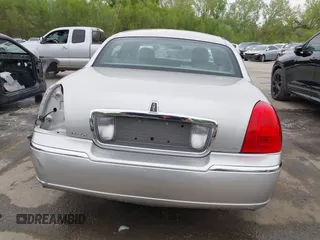 2008 Lincoln Town Car Limited z VIN 2LNHM82V98X652123, wystawiony jako IAAI lot #42065134 z przebiegiem 93 889 mil mil oraz . Historia ofert i sprzedaży dostępna na DreamBid. Obrazek 16.