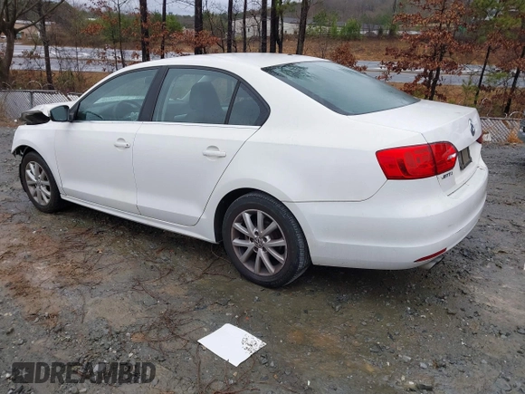2013 Volkswagen Jetta SE with VIN 3VWDX7AJ2DM384537, listed as a IAAI auction lot 41548219 with 86,172 mi miles and . Bid and sale history available at DreamBid. Image 3.