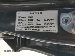 2019 Tesla Model 3 Mid Range z VIN 5YJ3E1EA2KF417212, wystawiony jako Copart lot #50968615 z przebiegiem 104 807 mil mil oraz Szkody całkowita. Historia ofert i sprzedaży dostępna na DreamBid. Obrazek 14.