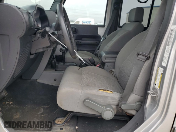 2009 Jeep Wrangler Unlimited Rubicon with VIN 1J8GA69169L731787, listed as a Copart auction lot 44604125 with 180,861 mi miles and Salvage title. Bid and sale history available at DreamBid. Image 7.