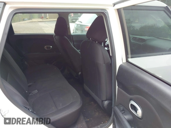 2015 Kia Soul z VIN KNDJN2A27F7213044, wystawiony jako IAAI lot #42230444 z przebiegiem 43 408 mil mil oraz . Historia ofert i sprzedaży dostępna na DreamBid. Obrazek 8.