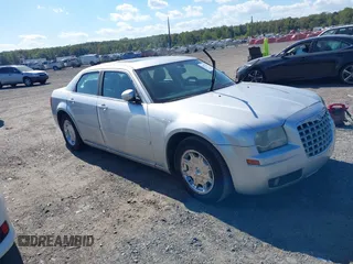 2005 Chrysler 300 with VIN 2C3AA53G35H634689, listed as a IAAI auction lot 40523572 with 1 mi miles. Bid and sale history available at carsss.com. Image 1.