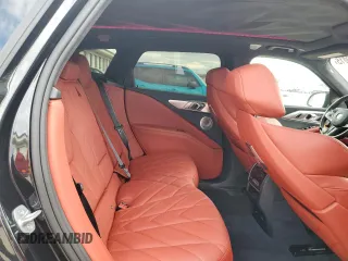 2023 BMW XM z VIN 5YM23CS06P9S62603, wystawiony jako Copart lot #50379015 z przebiegiem 12 532 mil mil oraz Szkoda całkowita • Salvage title. Historia ofert i sprzedaży dostępna na DreamBid. Obrazek 11.