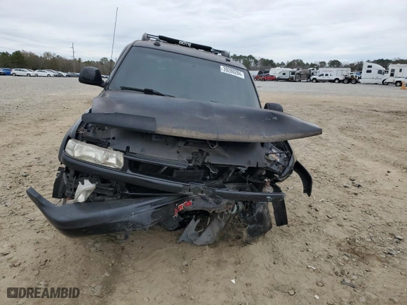 2005 Chevrolet Tahoe Z71 with VIN 1GNEC13T05R272325, listed as a Copart auction lot 39280284 with 155,434 mi miles and Salvage Title. Bid and sale history available at carsss.com. Image 5.