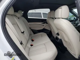 2024 Audi Q8 e-tron Sportback S line Premium Plus z VIN WA1CAAGEXRB007065, wystawiony jako Copart lot #74524284 z przebiegiem Nie podano mil oraz Nie do naprawy • Non repairable. Historia ofert i sprzedaży dostępna na DreamBid. Obrazek 11.