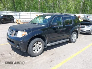 2007 Nissan Pathfinder SE z VIN 5N1AR18W27C613623, wystawiony jako IAAI lot #42272592 z przebiegiem 226 394 mil mil oraz . Historia ofert i sprzedaży dostępna na DreamBid. Obrazek 2.