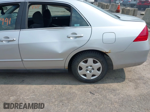 2007 Honda Accord LX z VIN 1HGCM564X7A169294, wystawiony jako IAAI lot #42457941 z przebiegiem 256 692 mil mil oraz . Historia ofert i sprzedaży dostępna na DreamBid. Obrazek 18.