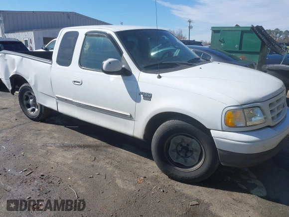 2002 Ford F-150 XL with VIN 1FTRX17L32NA13159, listed as a IAAI auction lot 41653814 with 435,395 mi miles. Bid and sale history available at carsss.com. Image 1.