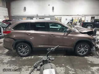 2019 Toyota Highlander SE with VIN 5TDJZRFH5KS973127, listed as a IAAI auction lot 41566877 with 63,557 mi miles. Bid and sale history available at carsss.com. Image 13.