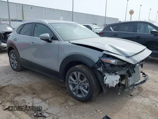 2025 Mazda CX-30 S Preferred z VIN 3MVDMBCM7SM801412, wystawiony jako IAAI lot #42262056 z przebiegiem 4 456 mil mil oraz . Historia ofert i sprzedaży dostępna na DreamBid. Obrazek 1.