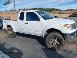 2007 Nissan Frontier SE z VIN 1N6AD06U67C417356, wystawiony jako IAAI lot #41157828 z przebiegiem 101 937 mil mil oraz . Historia ofert i sprzedaży dostępna na DreamBid. Obrazek 14.
