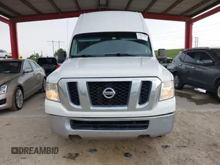 2013 Nissan NV SV z VIN 1N6BF0LY5DN110802, wystawiony jako IAAI lot #39917294 z przebiegiem 197 172 mil mil oraz . Historia ofert i sprzedaży dostępna na DreamBid. Obrazek 6.
