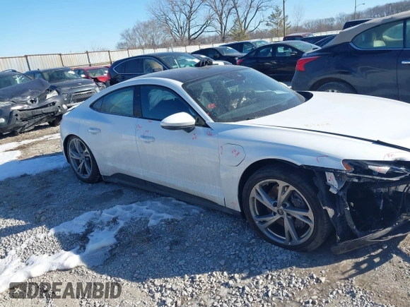 2024 Audi e-tron GT Premium Plus z VIN WAUFJBFW6R7004635, wystawiony jako IAAI lot #41409251 z przebiegiem 7718 mil mil oraz . Historia ofert i sprzedaży dostępna na DreamBid. Obrazek 13.