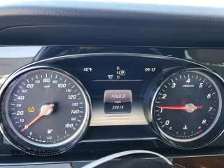 2019 Mercedes-Benz E 450 with VIN WDDZH6JBXKA577611, listed as a Copart auction lot 89203545 with 39,019 mi miles and Salvage Title. Bid and sale history available at DreamBid. Image 9.