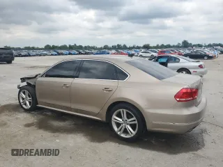 2015 Volkswagen Passat SEL Premium z VIN 1VWCV7A3XFC030563, wystawiony jako Copart lot #56851175 z przebiegiem 217 343 mil mil oraz Szkoda całkowita • Salvage title. Historia ofert i sprzedaży dostępna na DreamBid. Obrazek 2.