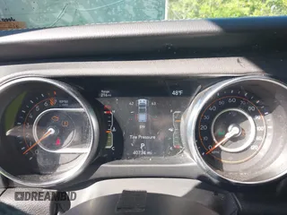 2023 Jeep Gladiator Overland z VIN 1C6HJTFG9PL549685, wystawiony jako IAAI lot #42037635 z przebiegiem 40 734 mil mil oraz . Historia ofert i sprzedaży dostępna na DreamBid. Obrazek 7.