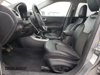 2019 Jeep Compass Latitude z VIN 3C4NJCBB1KT851572, wystawiony jako Copart lot #53131635 z przebiegiem 77 875 mil mil oraz Szkoda całkowita • Salvage title. Historia ofert i sprzedaży dostępna na DreamBid. Obrazek 7.