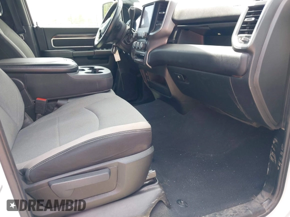 2024 Ram 2500 Big Horn z VIN 3C6UR5DL4RG154221, wystawiony jako IAAI lot #42462540 z przebiegiem 36 235 mil mil oraz . Historia ofert i sprzedaży dostępna na DreamBid. Obrazek 5.
