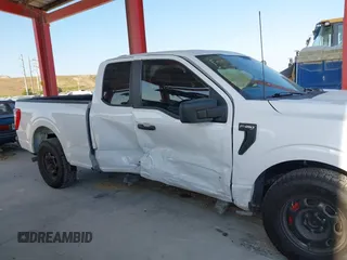 2021 Ford F-150 XL z VIN 1FTEX1C56MKE47893, wystawiony jako IAAI lot #42095350 z przebiegiem 89 885 mil mil oraz . Historia ofert i sprzedaży dostępna na DreamBid. Obrazek 6.