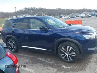 2023 Nissan Pathfinder Platinum с VIN 5N1DR3DK6PC213530, выставлен на аукционе IAAI как лот 41811625 с пробегом 23 903 миль миль и . История ставок и продаж доступна на DreamBid. Изображение 14.
