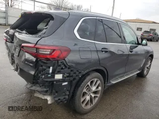 2021 BMW X5 xDrive40i with VIN 5UXCR6C06M9E62650, listed as a Copart auction lot 40064293 with 28,645 mi miles. Bid and sale history available at carsss.com. Image 3.