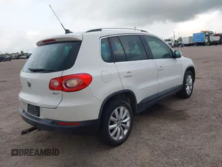 2011 Volkswagen Tiguan SEL w/Premium Navi с VIN WVGAV7AX8BW555798, выставлен на аукционе IAAI как лот 42327196 с пробегом 184 315 миль миль и . История ставок и продаж доступна на DreamBid. Изображение 4.