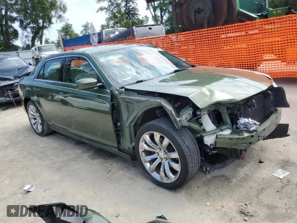 2018 Chrysler 300 Touring L z VIN 2C3CCAAG3JH190982, wystawiony jako Copart lot #54685645 z przebiegiem 125 839 mil mil oraz Szkoda całkowita • Salvage title. Historia ofert i sprzedaży dostępna na DreamBid. Obrazek 4.